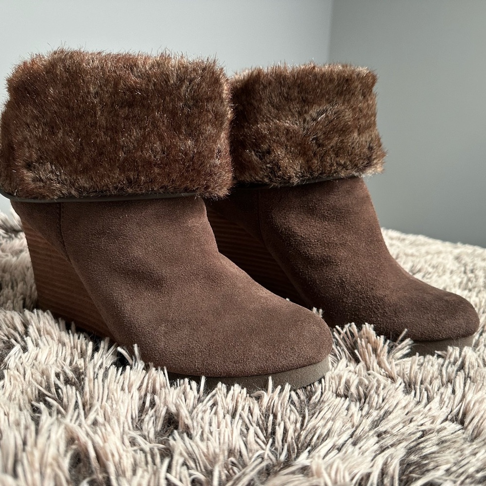 NWOB Women’s Lucky Brand Suede Wedge Ankle Boots 8.5